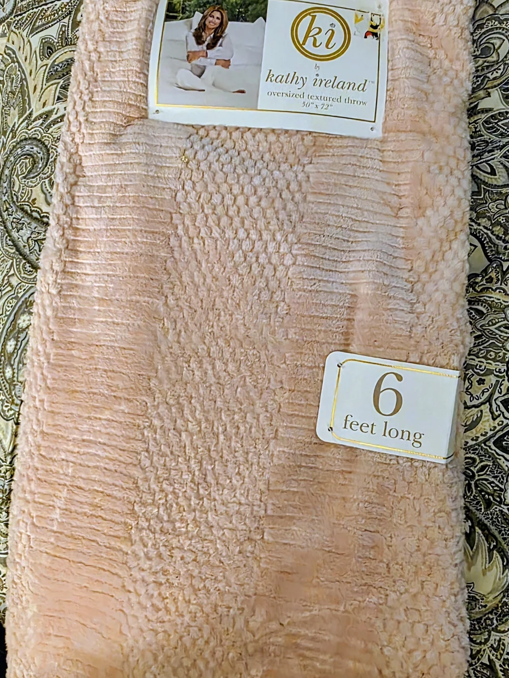 kathy ireland Plush Textured Throw Blanket - Blush